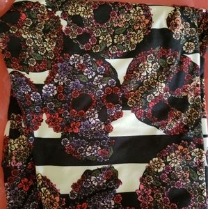 Lularoe flower and skull leggings